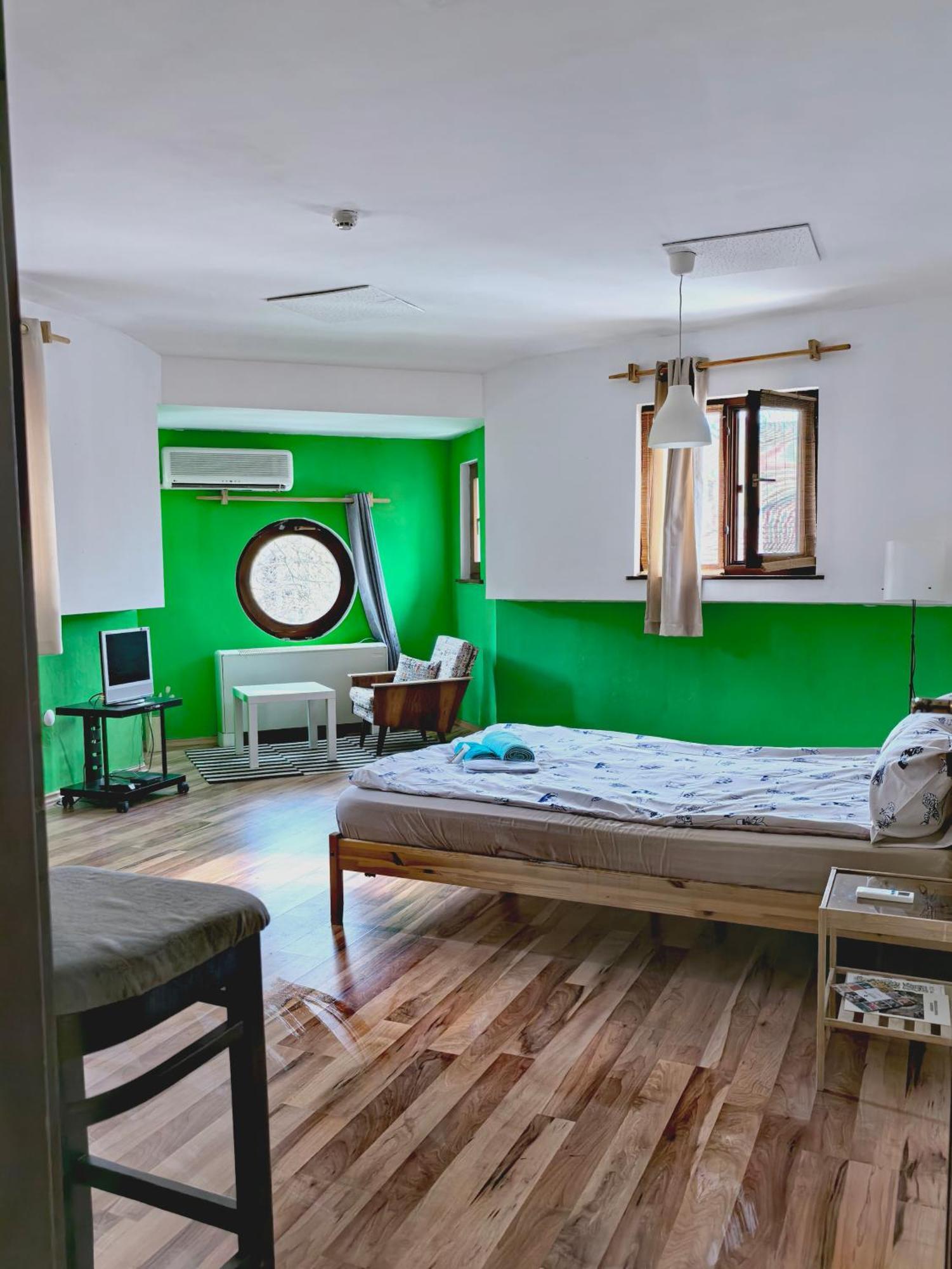 4 Rooms Plovdiv Luaran gambar